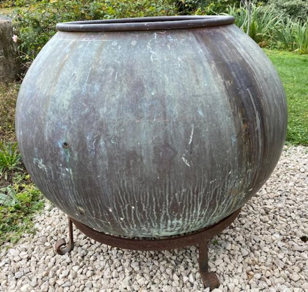 Large Copper Globe Pot (Stk.No4029)