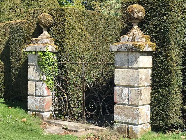 Gate