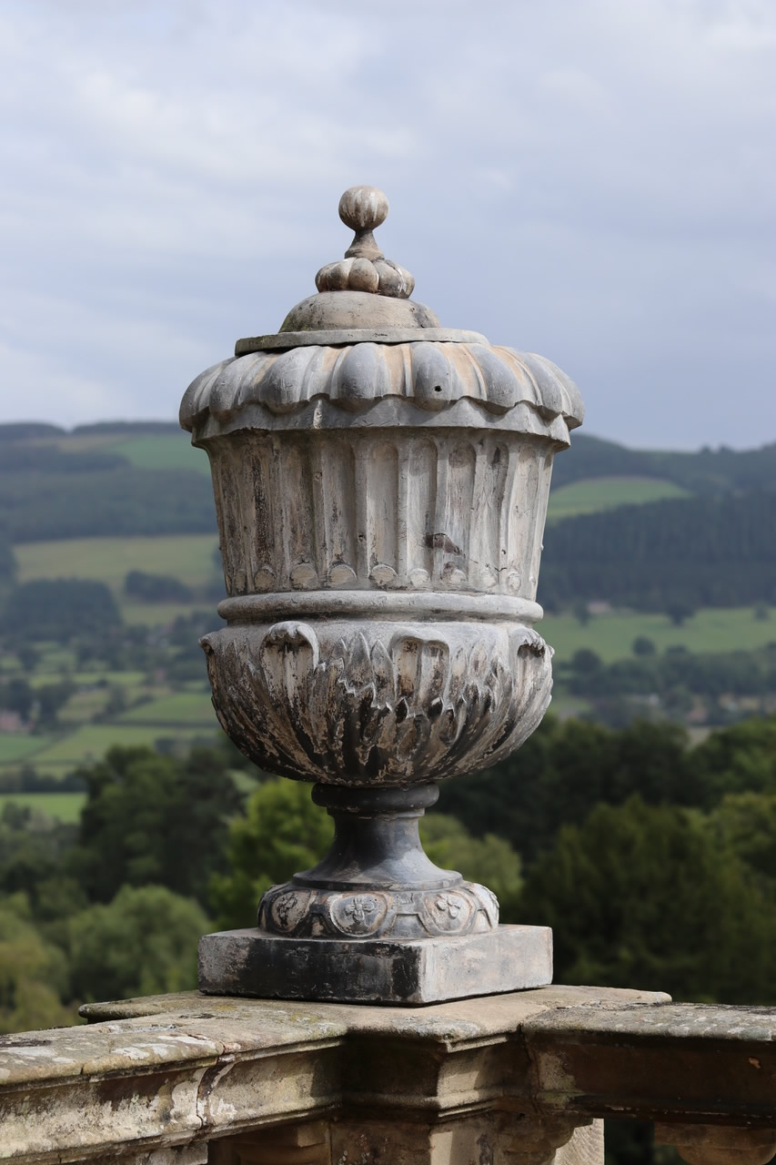 Powis Castle - Statue