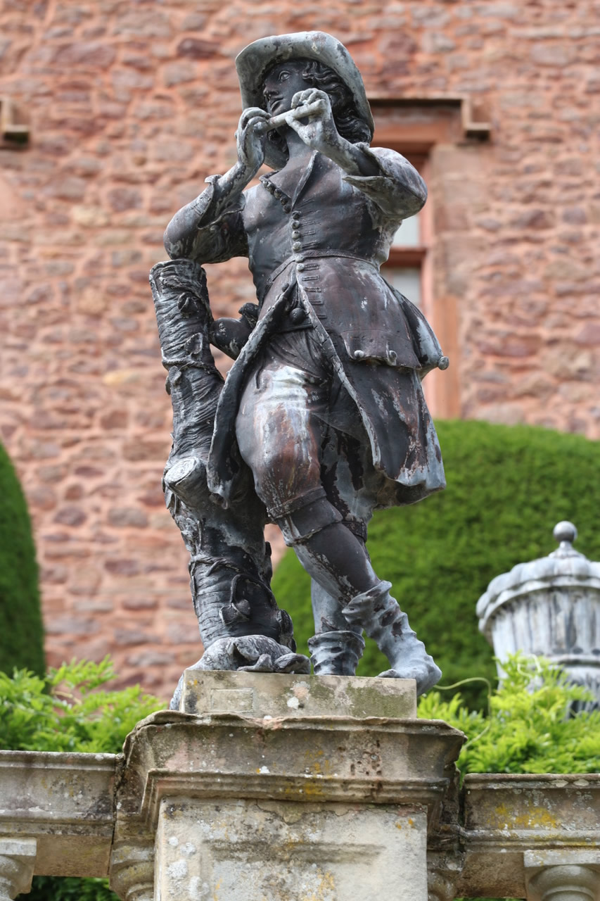 Powis Castle - Statue
