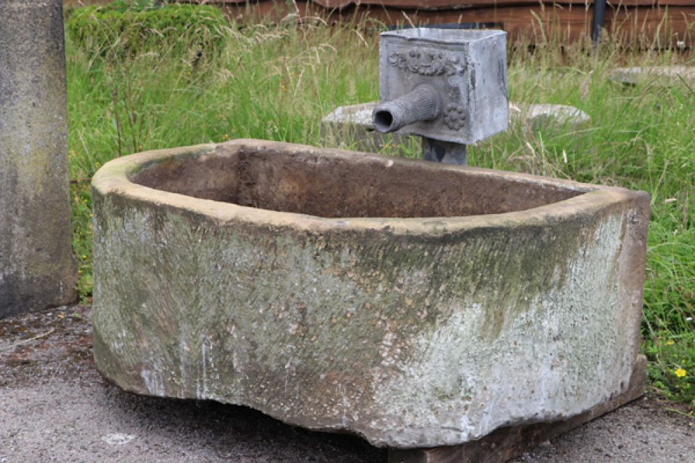 Large D Shaped Yorkshire Stone Trough (Stk No.3754)