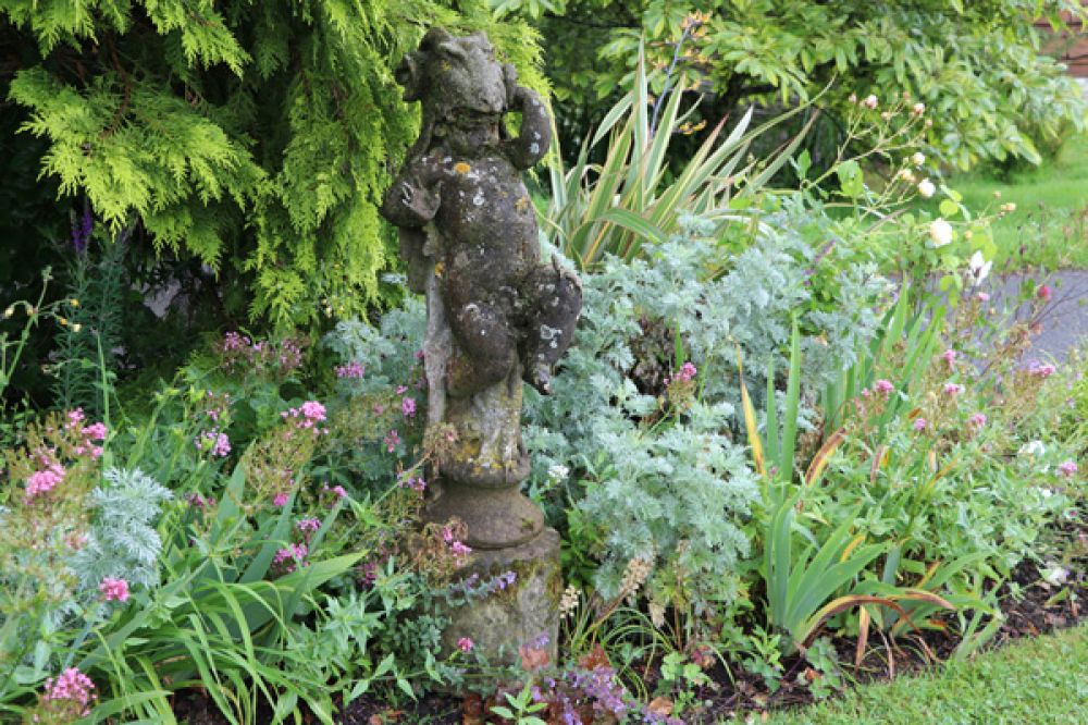 Bromsgrove Guild Figure3 - Composite Stone - Lizard Boy (Stk No.3750)