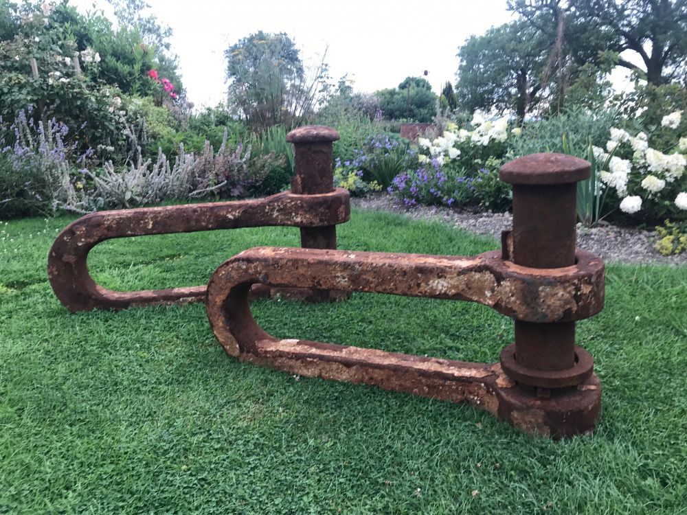 Cast Iron Shackles (Stk No.3771)