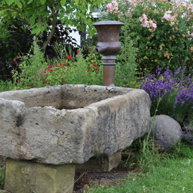 Low and Wide Raised Sandstone Trough (Stk No.3548)