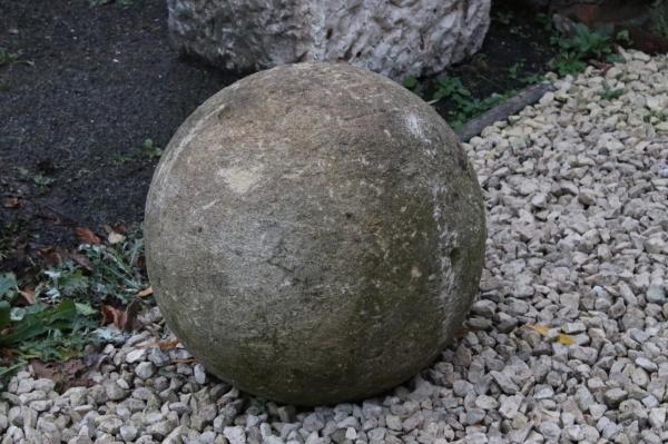 Large Cotswold Stone Ball (Stk No.3929)