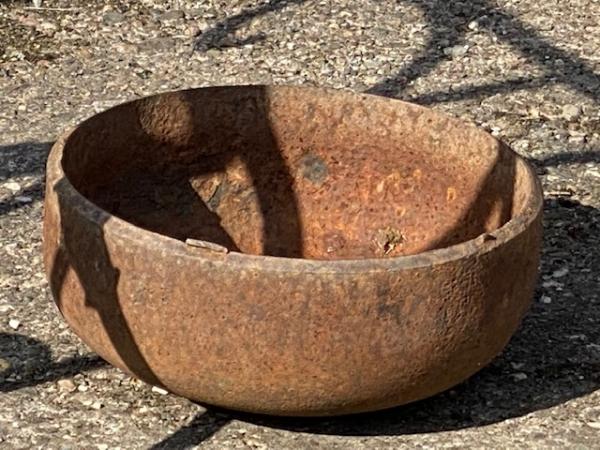Cast Iron Rounded Bowl Planter (Stk No.3969)