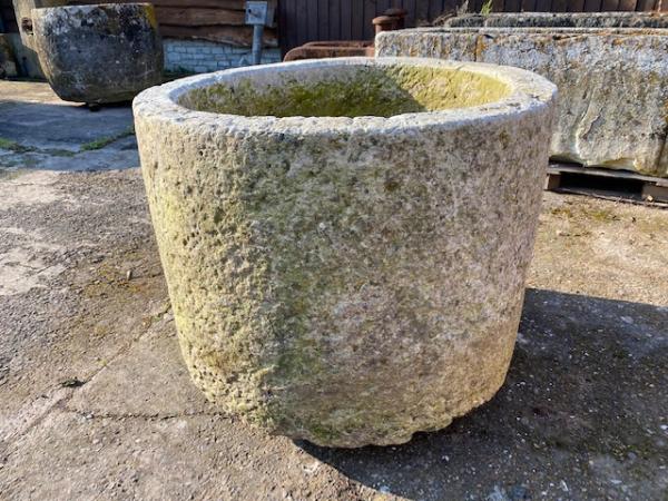 Straight Sided Medium Round Stone Trough (Stk No.4102)