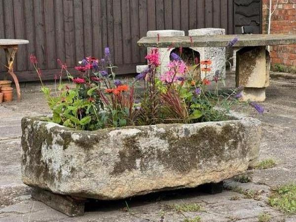 Rounded Corner Devon Stone Trough (Stk No.4148)